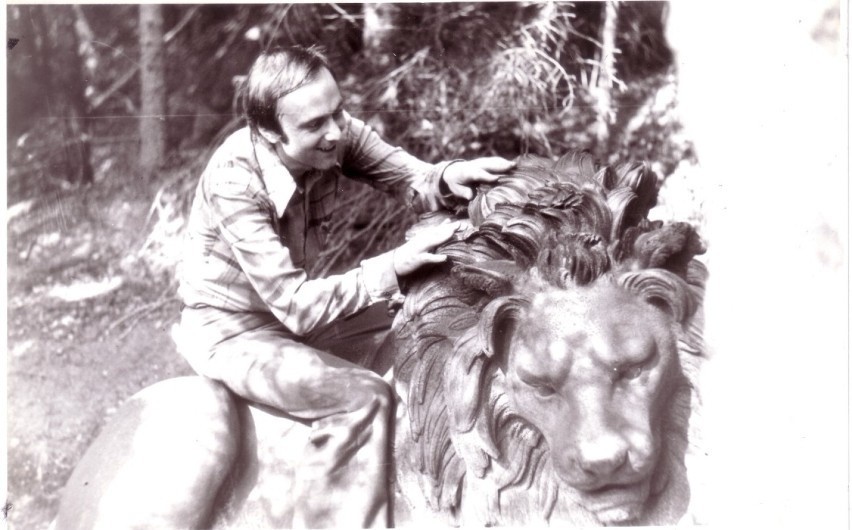 Mieszkańcy Strużnicy chętnie robili sobie zdjęcia z lwem.