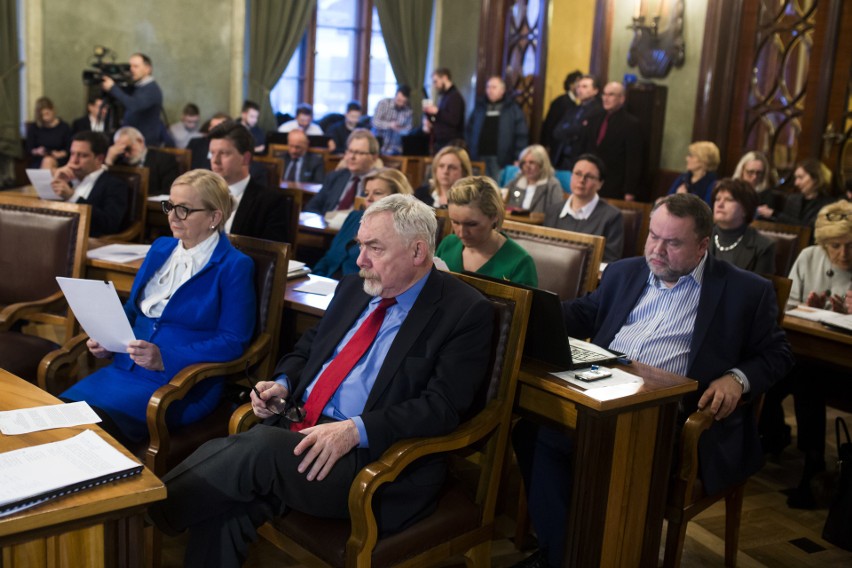 Radni chcą wyjaśnień w sprawie chaotycznej zabudowy Krakowa. Odbyła się nadzwyczajna sesja