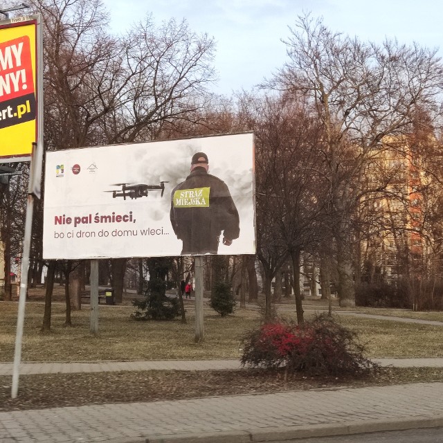 Pierwsza w Mysłowicach kontrola jakości powietrza z użyciem specjalnego drona. Zobacz kolejne zdjęcia. Przesuwaj zdjęcia w prawo - naciśnij strzałkę lub przycisk NASTĘPNE