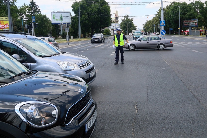 Policjanci z lubelskiej drogówki walczą o zwycięstwo. Jedną z konkurencji było kierowanie ruchem drogowym (ZDJĘCIA)