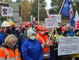 Stoczniowcy, radni miasta i parlamentarzyści walczą o stocznię w Świnoujściu 