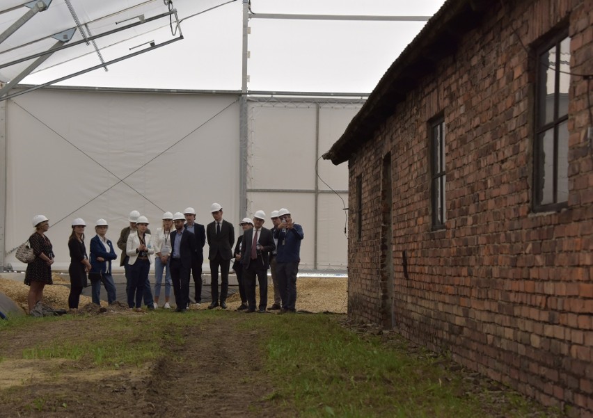 Członkowie Rady Fundacji Auschwitz-Birkenau podczas wizyty w...