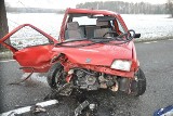 Powiat bialski: 18-latek w BMW doprowadził do groźnego wypadku. Dwie osoby trafiły do szpitala