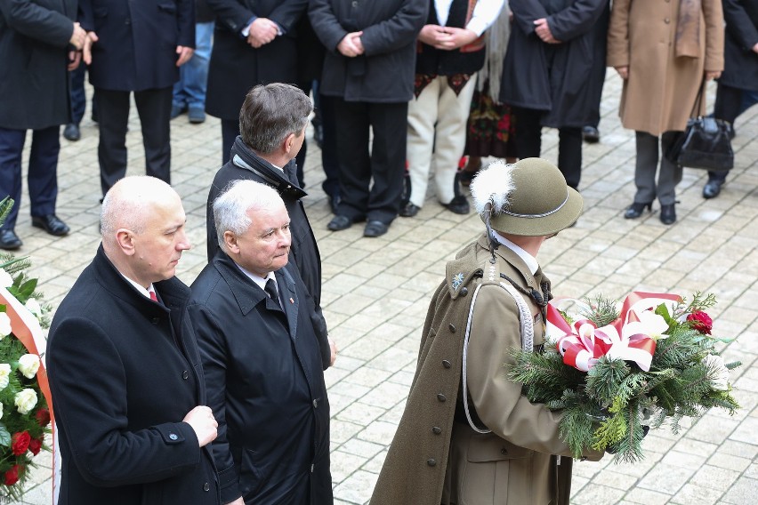 Msza za prezydenta na Wawelu i uroczystości pod Krzyżem...