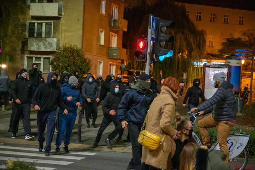 Ataki narodowców na demonstrację we Wrocławiu. „Kopali w głowy, pryskali gazem"
