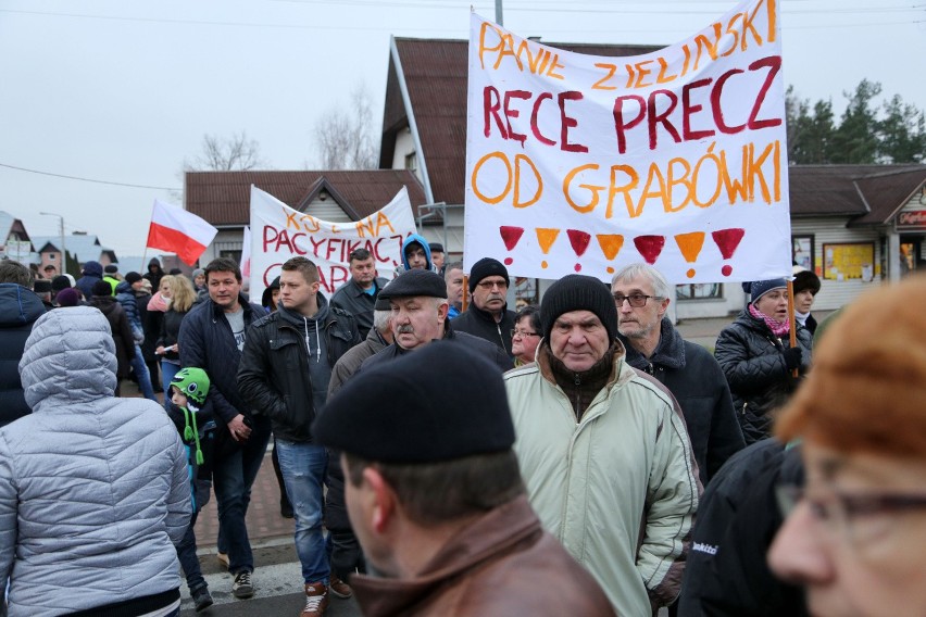 Grabówka. Protest mieszkańców na rondzie. Blokowali drogę (zdjęcia, wideo)