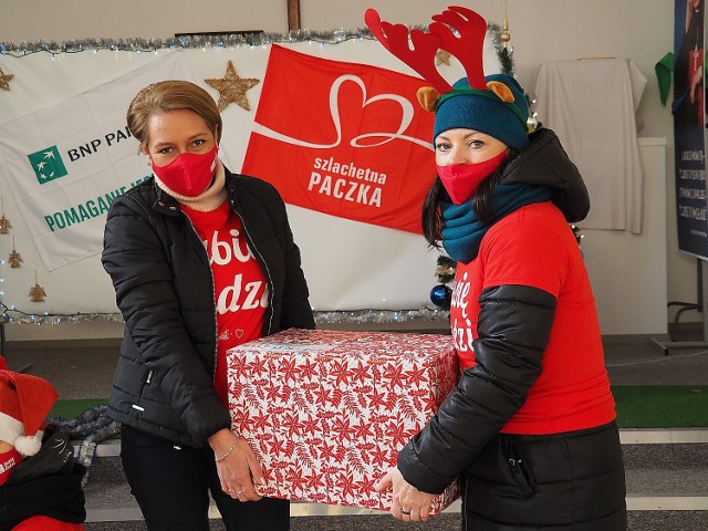 Trwa Weekend Cudów Szlachetnej Paczki. Mieszkańcy Łodzi i regionu przez cały weekend zwożą paczki dla rodzin, które otrzymają pomoc przedświąteczną. W Łodzi jeden z magazynów zorganizowano w kaplicy kościoła Św. Alberta Chmielowskiego w Łodzi.CZYTAJ DALEJ>>>.