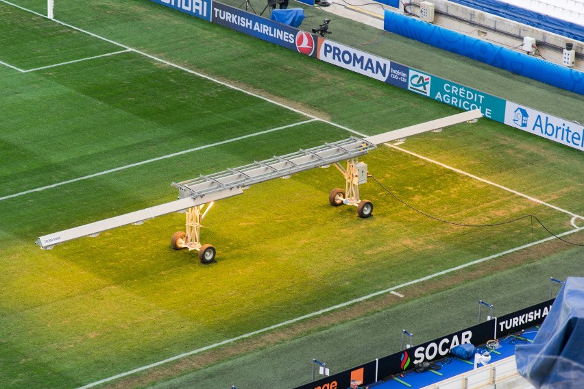 Polacy zagrają na klepisku? Kiepski stan murawy na Stade Velodrome [ZDJĘCIA, WIDEO]