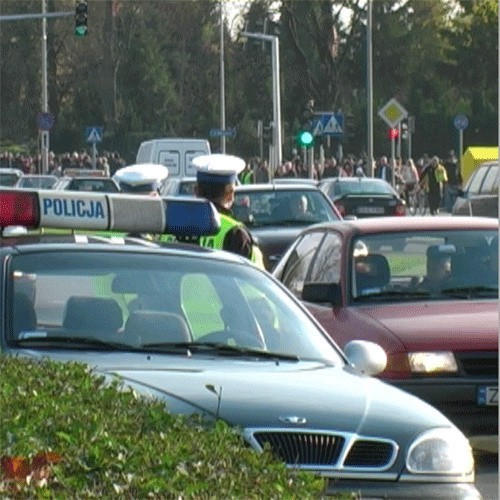 W newralgicznych punktach ruchem kieruje policja i Straż Miejska.