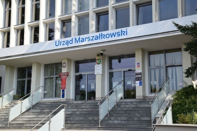 Wpłat na konta Platformy Obywatelskiej dokonywali głównie marszałkowscy urzędnicy.