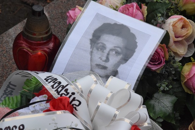 Irena Dowgielewicz została pochowana w pierwszej alei zasłużonych na cmentarzu przy ul. Żwirowej w Gorzowie.