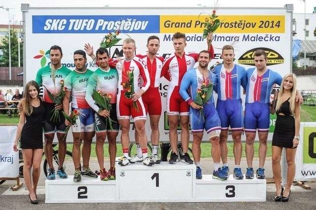 Sprinterzy ALKS Stal (na najwyższym stopniu podium od lewej: Rafał Sarnecki, Krzysztof Maksel i Mateusz Lipa) - siła napędowa znakomitej sportowej machiny, jaką jest grudziądzki klub