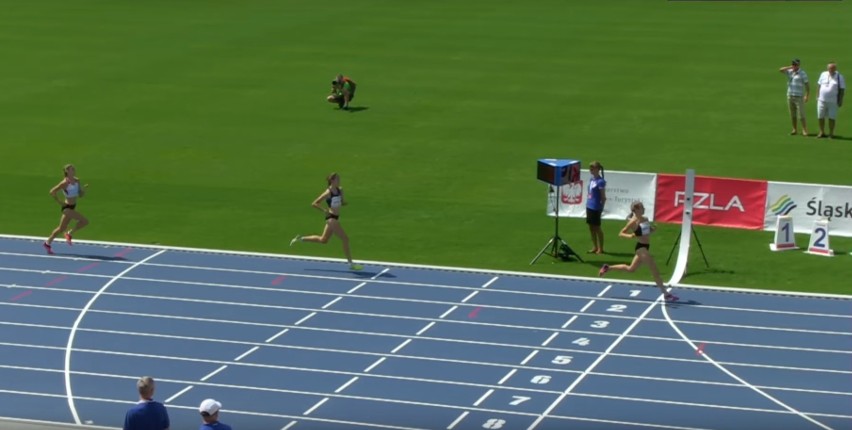 Oliwia Sarnecka kończy medalowy bieg na 800 m podczas OOM...
