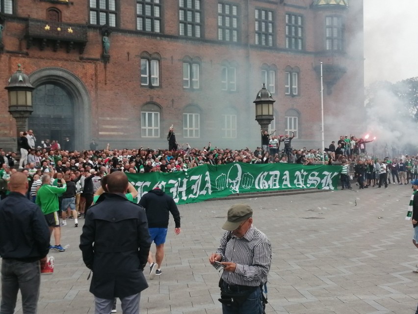 Broendby IF - Lechia. Kibice biało-zielonych byli w Danii. Było ich ok. 1,5 tysiąca! [zdjęcia, wideo]