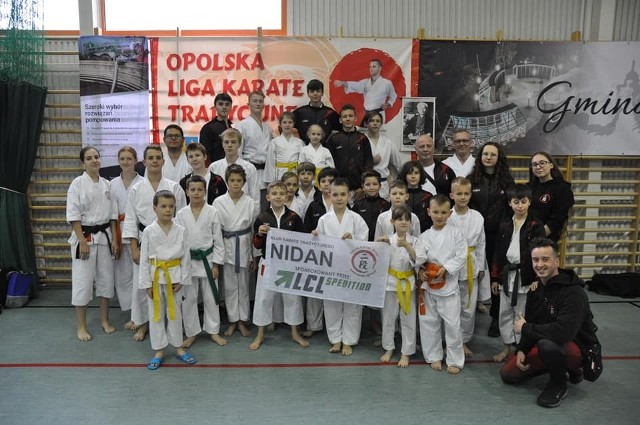 Reprezentanci LCL-Klubu Karate NIDAN Zielona Góra zdobyli w Wołczynie 33 medale.