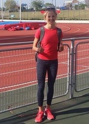 Karolina Kołeczek na stadionie w Tel Awiwie. W miniony weekend zainaugurowała tam sezon letni. 