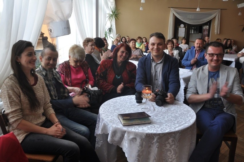 Agnieszka Czarnecka promowała w Stąporkowie swój tomik poezji „Ciszy śpiew”