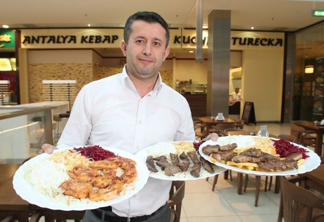 - Sekret smacznych, delikatnych i bardzo aromatycznych dań kuchni tureckiej tkwi w naturalnych składnikach - mówi Turan Bingol, właściciel restauracji Antalya w Galerii Echo i w centrum Real w Kielcach.