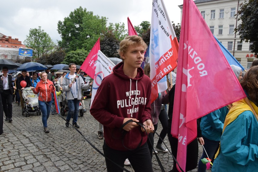 Marsz dla Życia i Rodziny przeszedł ulicami Bielska-Białej ZDJĘCIA