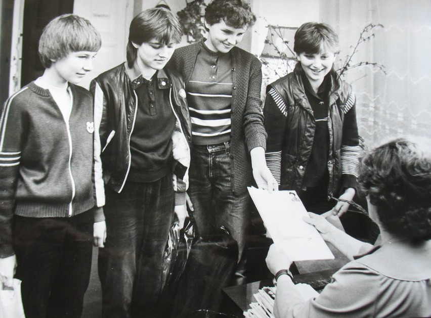 Składanie dokumentów do liceum w Suwałkach. Rok 1984.
