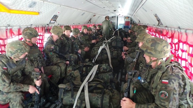 W porcie Lotniczym  Szczecin  Goleniów około 80 żołnierzy 3 kompanii  1 batalionu Legionów  &#8211; w dwóch turach-  załadowało się na pokład samolotu transportowego CASA C-296