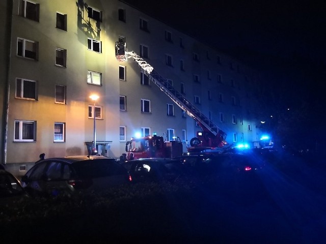 Pożar budynku wielorodzinnego w Tczewie w czwartek, 28.10.2021 r.! Jedna osoba nie żyje