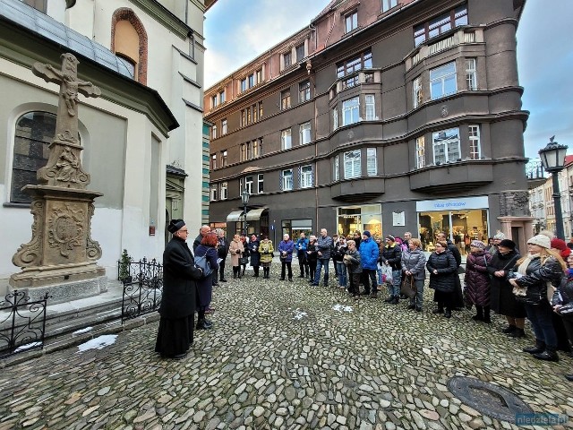 Zabytkowy krzyż w Cieszynie przeszedł renowację. Inwestycję udało się zrealizować dzięki mieszkańcom