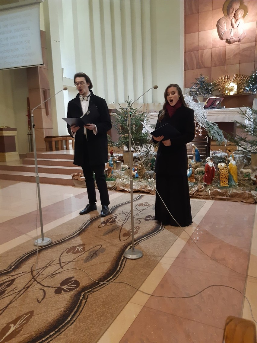 Koncert kolęd w Parafii Świętego Józefa Oblubieńca Najświętszej Maryi Panny w Kielcach. Zobacz zdjęcia i film