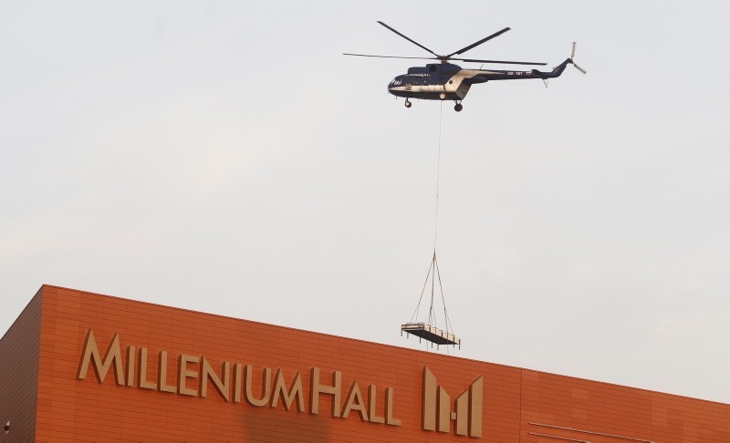 Helikopter pracował nad Millenium Hall