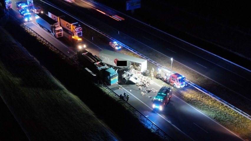 Wypadek z udziałem ciężarówek pod Włocławkiem. Zderzyły się trzy samochody [zdjęcia]