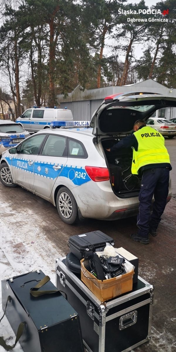 Dwaj kolejni dąbrowscy policjanci wyjechali na służbę na...