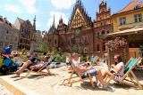 Jarmark Świętojański 2018. Przy wrocławskim Ratuszu powstała plaża