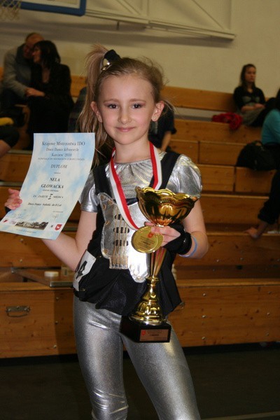 Ośmioletnia Nela Głowacka z klubu Step by step wywalczyła złoty medal na Mistrzostwach Świata.