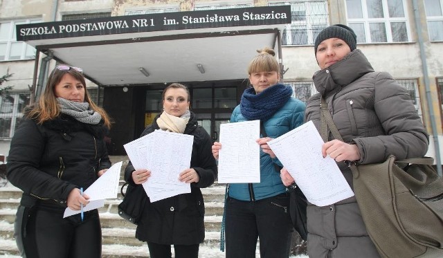Anna Wicha, Katarzyna Skibka, Justyna Wrześniewska  i Agnieszka Trzesień zbierały podpisy pod protestem w sprawie likwidacji kieleckiej „Jedynki”. Udało się zniechęcić miasto do zmian