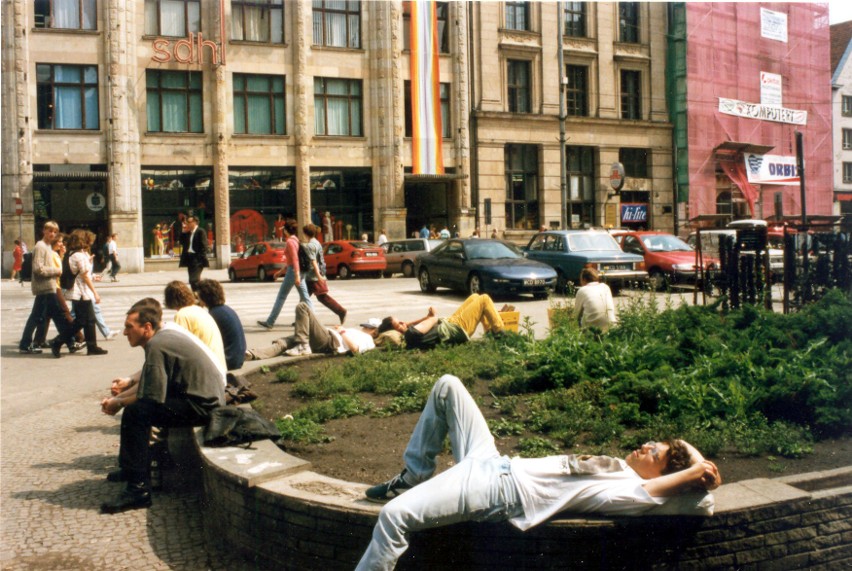 Ścisłe centrum Wrocławia w latach 90. XX wieku. Czas spotkań...