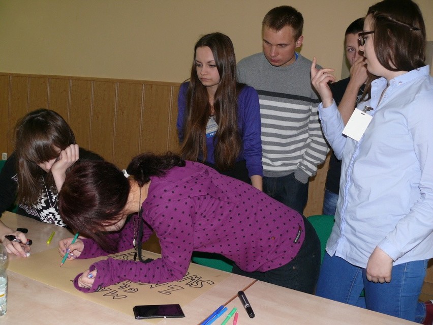 W Staszowie młodzież debatowała o polityce
