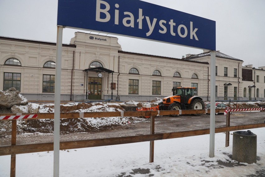Białystok. Trwa modernizacja węzła kolejowego w ramach budowy Rail Baltiki. Na stacji głównej zostaną zamontowane schody ruchome
