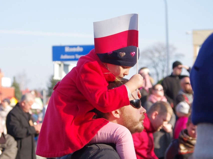 Święto Niepodległości w Tarnobrzegu. Odsłonięto pomnik Józefa Piłsudskiego [ZDJĘCIA]