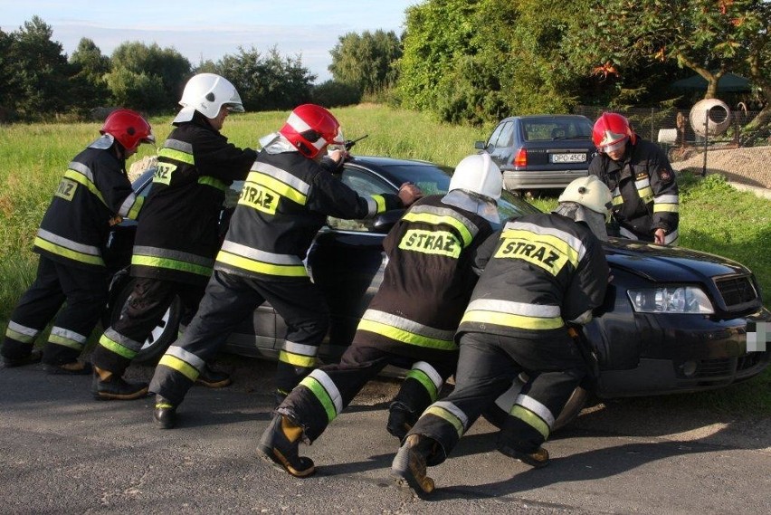 Wypadek w Polskiej Nowej Wsi. Dwie osoby zostaly ranne.