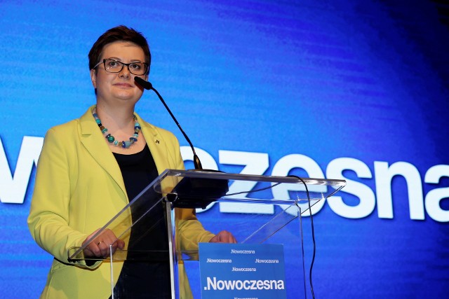 Katarzyna Lubnauer od listopada 2017 roku jest przewodnicząca partii .Nowoczesna. Pokonała w wyborach poprzedniego szefa Ryszarda Petru.