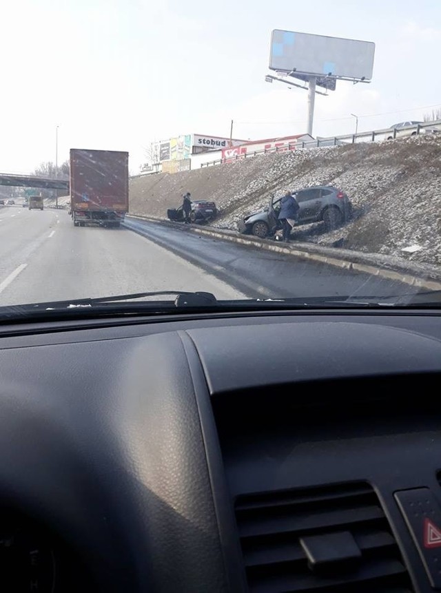 Zderzenie samochodów na DTŚ w Rudzie Śląskiej - Chebziu