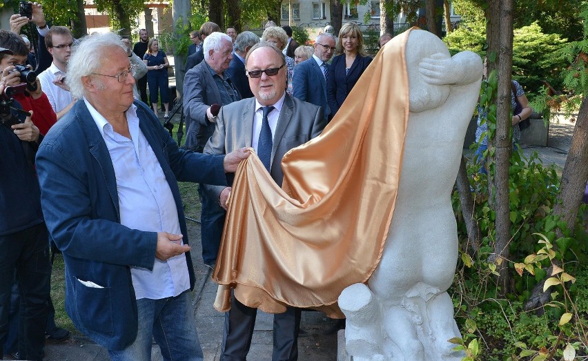 Odsłonięcie rzeźby w ogrodzie botanicznym...