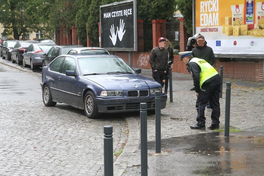 Ukrainiec w bmw wjechał w zaparkowane auta. "Mam tylny napęd i mnie poniosło" [ZDJĘCIA]