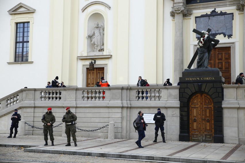 Wielki protest w stolicy. Żandarmeria Wojskowa na ulicach. MON wyjaśnia