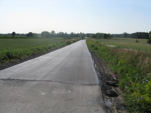 Droga w Paprotni jest już asfaltowa.