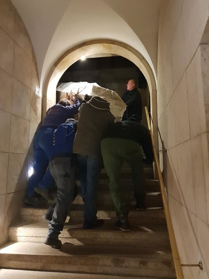Kraków. Niezwykłe sarkofagi powróciły do podziemi katedry na Wawelu. Turyści będą je mogli oglądać od środy 19 grudnia