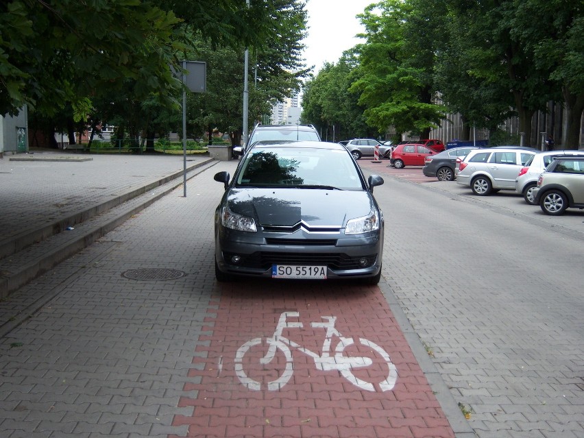 Katowice, droga dla rowerów przy ul. Chełkowskiego (część...