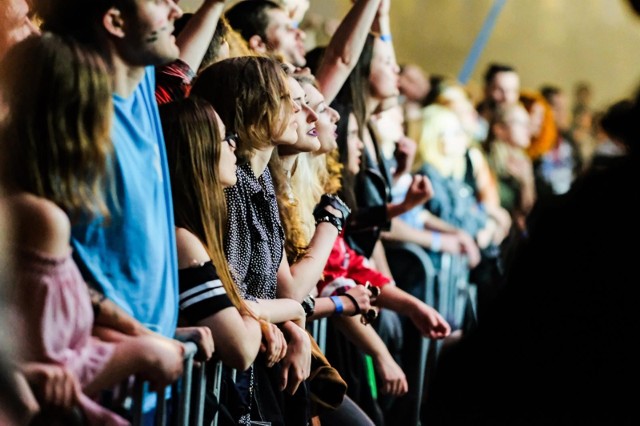 Koncerty znanych muzyków, karaoke, szybkie randki, a także liczne gry logiczne i zręcznościowe. Już 4 czerwca powraca po pandemicznej przerwie Polibuda Open Air!