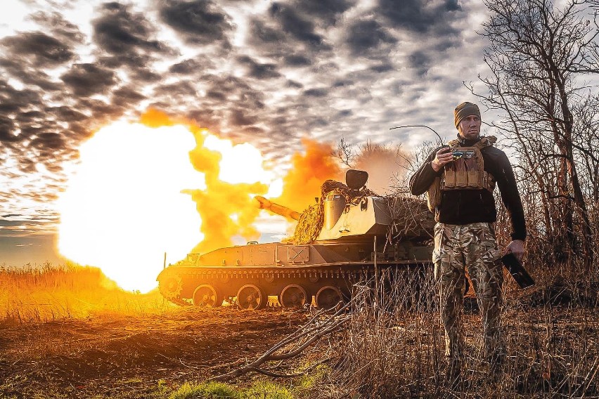 Z wyższego prawego brzegu ukraińska artyleria ma przewagę...