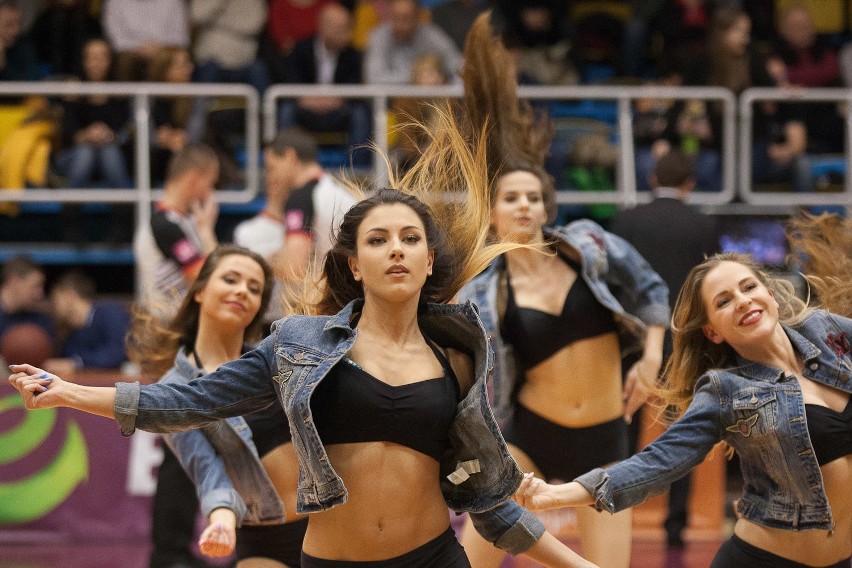 14 lutego, popularne cheerleaderki z Gdyni wystąpiły podczas...